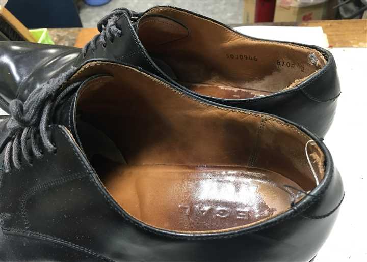 革靴のカカト内側破れは履き方で予防できます、2