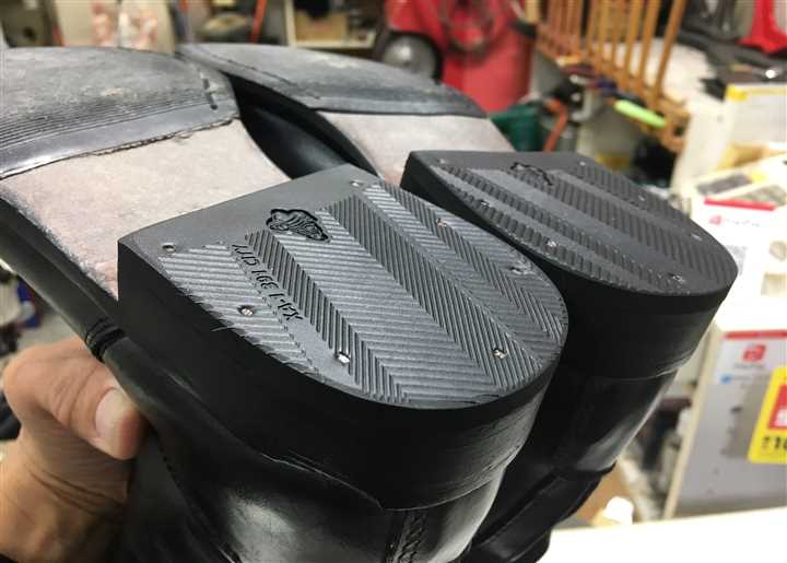 乗馬靴の踵張替え修理、2