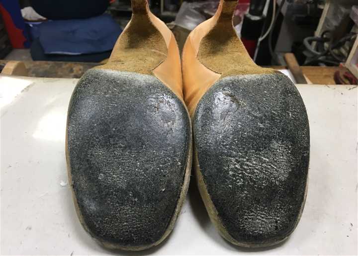 ダンス靴のソールの修理、革貼りかえ、スエードで直します、1