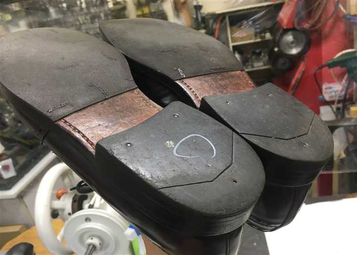 革靴の底の修理、3