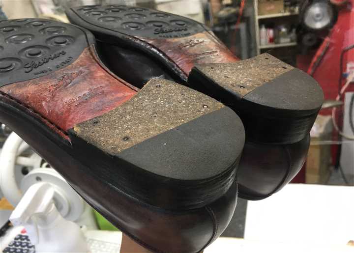 紳士靴のカカト貼替え修理、3