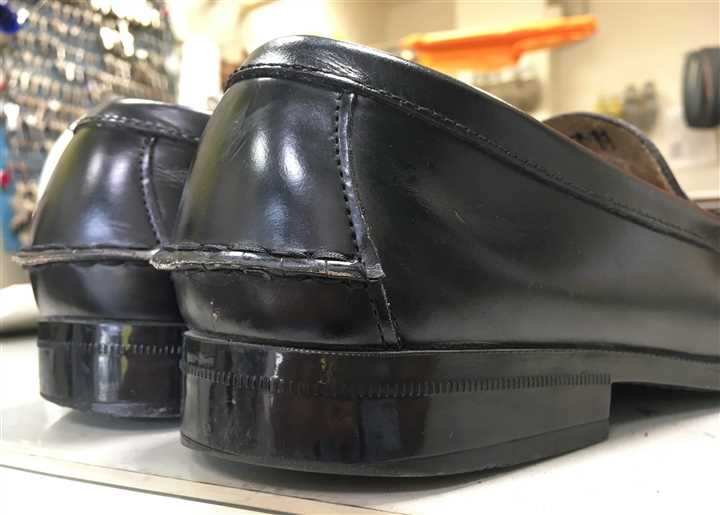 学生靴のすり減ったカカトをミシュランヒールで修理、2