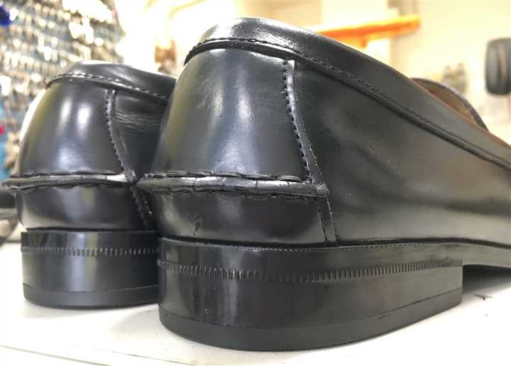 学生靴のすり減ったカカトをミシュランヒールで修理、4