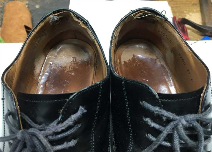 革靴のカカト内側破れは履き方で予防できます、1